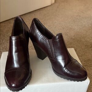 White Mountain Dark Burgundy Heeled Shoes